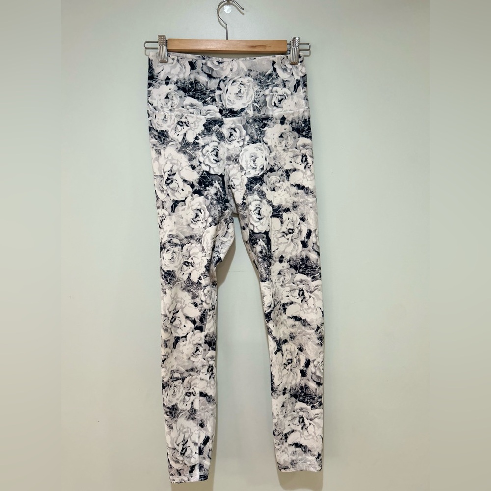 Balance Collection Black and White Leggings High-Waisted Floral